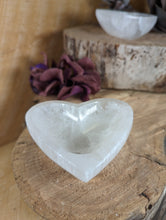 Load image into Gallery viewer, Selenite Heart Bowl