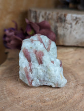 Load image into Gallery viewer, Quartz with Rubellite