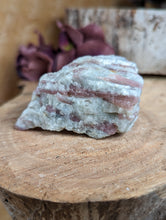 Load image into Gallery viewer, Quartz with Rubellite