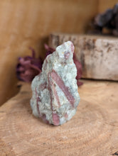 Load image into Gallery viewer, Quartz with Rubellite