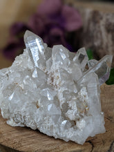 Load image into Gallery viewer, Quartz Cluster
