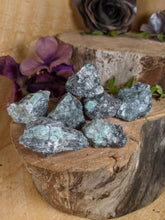 Load image into Gallery viewer, Emerald in Matrix (B)