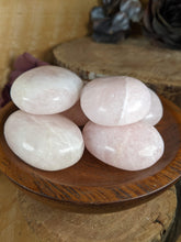 Load image into Gallery viewer, Rose Quartz Palm Stone