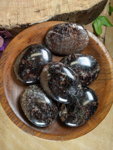 Load image into Gallery viewer, Garnet Palm Stone