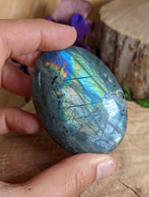 Load image into Gallery viewer, Labradorite Palm Stone