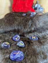 Load image into Gallery viewer, Elder Futhark Rune Set - Amethyst