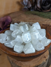 Load image into Gallery viewer, Selenite Tumbled