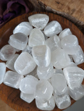 Load image into Gallery viewer, Selenite Tumbled